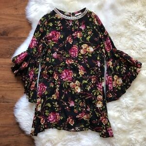 Clay Black Floral Trumpet Bell Sleeve Shift Dress